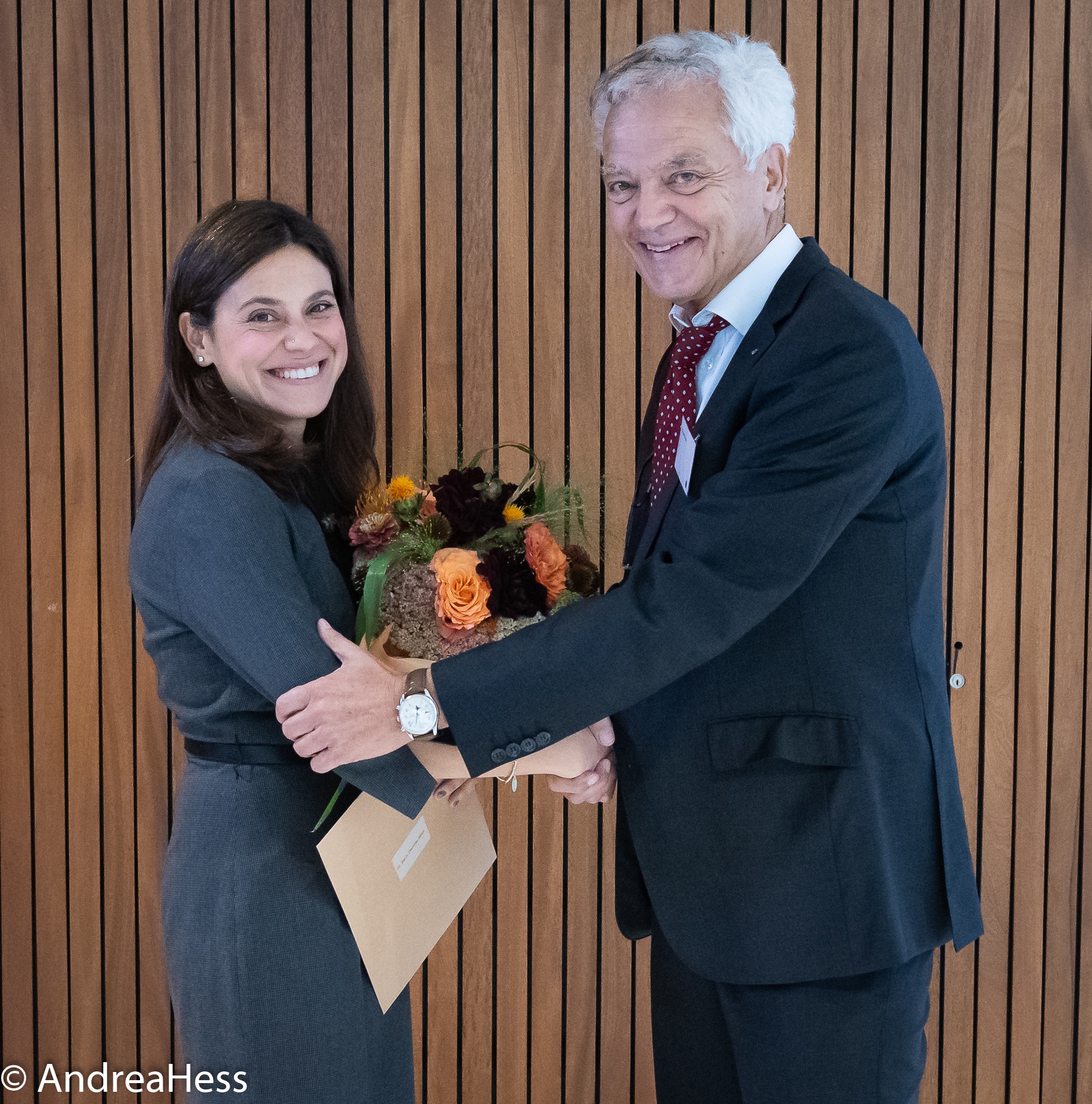 Preisträgerin Burcu Demiray und Giatgen Spinas (Vontobel-Stiftung)